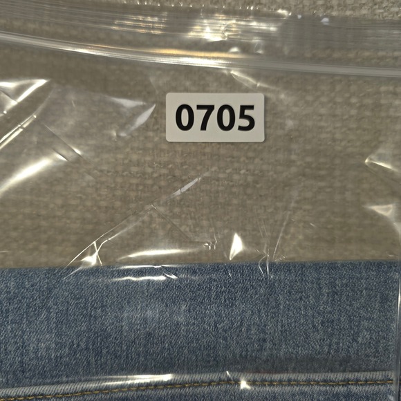 Levi 314 Shaping Straight Jeans Stretch Mid Rise Light Blue Denim 33x32 NWT - Picture 9 of 9